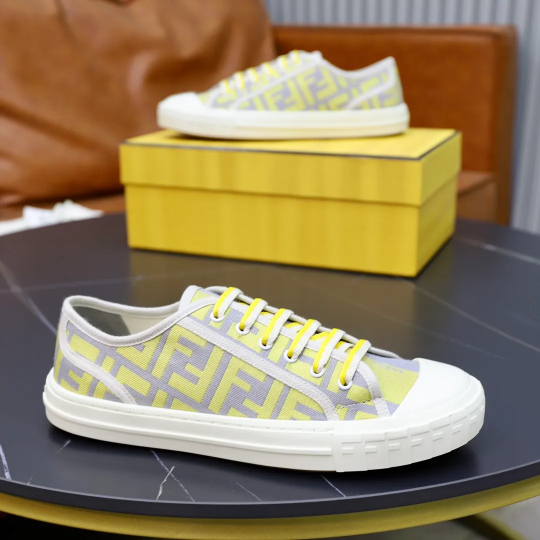 Factory price: 480 original order (couple model) Brand: FENDI Fendi 🙅‍♂️🙅‍♂️🙅‍♂️ Size: Female 35–40, Male 39-44 (45 can be customized) Grade: Official website genuine Material: Imported original LoGO fabric upper Original comfortable lining TPU wear-resistant lightweight outsole Style category: Loafers New trendy shoes Color: actual picture color